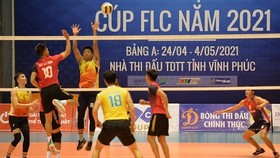 Giải bóng chuyền hạng A vốn đã đìu hiu nay càng thêm vắng vẻ vì nhiều đội xin bỏ cuộc.
