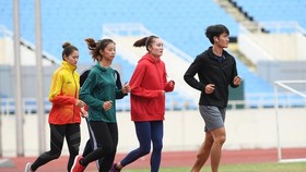 Các tuyển thủ điền kinh bắt đầu tâp tại sân Mỹ Đình.