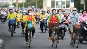 Người lao động tại các địa bàn đã kiểm soát Covid-19 được cấp "thẻ xanh Covid" để đảm bảo an toàn khi sản xuất trở lại.