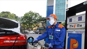 Giá xăng dầu tăng nóng, Bộ Công thương yêu cầu kiểm soát thị trường, chống đầu cơ tích trữ