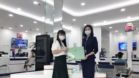 SCB hỗ trợ CBNV có hoàn cảnh khó khăn do ảnh hưởng Covid-19