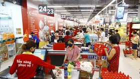 Siêu thị VinMart sẵn sàn phục vụ cho khách hàng