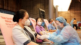 Trên tinh thần san sẻ cùng cộng đồng, rất nhiều nhân viên Công ty Phú Mỹ Hưng đã tham gia chương trình “Giọt máu sẻ chia - Ân tình mùa dịch”
