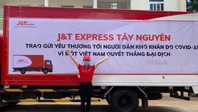 J&T Express chi nhánh Tây Nguyên ủng hộ nhu yếu phẩm cho người dân khó khăn