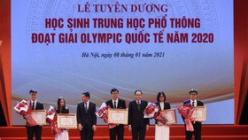 Trao thưởng cho học sinh đoạt giải Olympic khu vực và quốc tế năm 2020