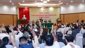 Biểu quyết giới thiệu ông Đỗ Văn Chiến làm Chủ tịch Ủy ban Trung ương MTTQ Việt Nam
