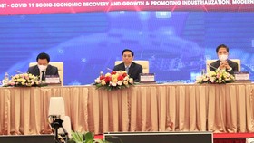 Các đại biểu dự diễn đàn: Ảnh: VIẾT CHUNG