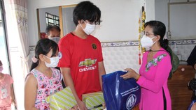UBND TPHCM chỉ đạo hỗ trợ cho trẻ mồ côi và người già neo đơn vì Covid-19