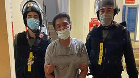 Ngáo đá, cầm dao dọa giết vợ, yêu cầu công an cấp 5 tỷ đồng