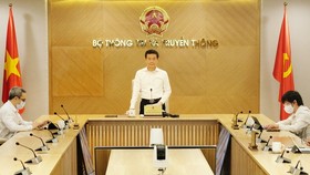 Các nhà mạng giảm cước và hỗ trợ người dân chống dịch Covid-19