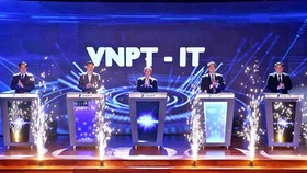Leaders of the Ministry of Information and Communications as well as VNPT in the grand opening ceremony of VNPT-IT on June 12, 2018. Photo by T.B