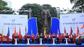 Representatives of the ministry, the municipal People’s Committee and embassies of Southeast Asian nations joined the ritual to start the one-year countdown for SEA Games 31. (Photo: VNA)