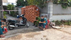 Health authority places lockdown in the residence of the man who illegally enters Vietnam with a Covid-19 patient (Photo: SGGP)