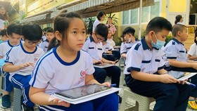Students learn out activities of administration, culture, education organizations (Photo: SGGP)