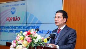Minister of Information and Communications Nguyen Manh Hung delivered his speech in the conference. (Photo: SGGP)