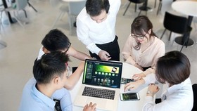 Banks have taken many policies, including offering free money transfers and investing in digital technology to attract customers. (Photo: cafef.vn)