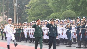 Vietnamese, Chinese defence ministers hold talks in Hanoi