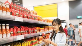 VN-Index bounces back on large-cap stocks