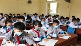 Schools in HCMC allowed to collect fees for online teaching