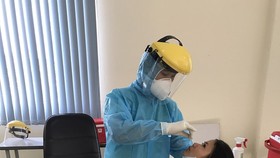 HCMC collects samples of workers in EPZs, IZs for tests of coronavirus