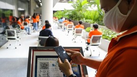 Enterprises both prevent epidemics, stabilize production