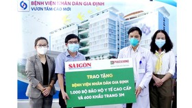 SGGP Newspaper, Phuc Khang Company donate medical protective suits to hospitals