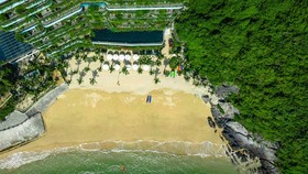 Lan Ha Bay is part of the UNESCO World Heritage Site of Ha Long Bay. It consists of more than 300 limestone islets and is one of the most outstanding destinations on Cat Ba island.