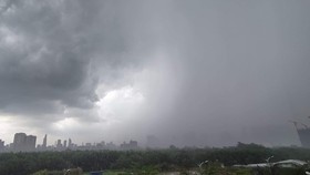 Downpour, thunderstorm forecast across country, heatwaves continue