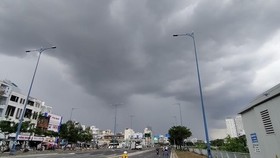 Downpours, blustery winds to hit whole country on holidays