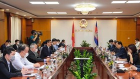 Vietnam, Cambodia lift trade ties