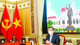 Italian Consul General receives Ho Chi Minh City Badge