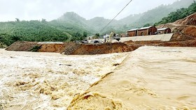 Storm-triggered flooding disrupts traffic in Central region