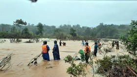 Conson brings power outages, flooding in Central region
