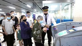 Cat Linh-Ha Dong metro trains carry 25,680 passengers on first day of operation