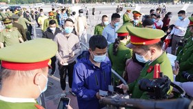 C06, VFF to control spectators via chip-based ID cards