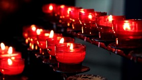 HCMC to turn off lights, light candles in memory of Covid-19 victims