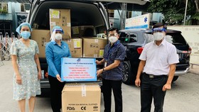 Đảng viên EVNHCMC ủng hộ 470 triệu đồng để chống dịch