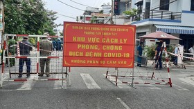 Phong tỏa tạm thời khu vực có ca nghi mắc Covid-19 sinh sống