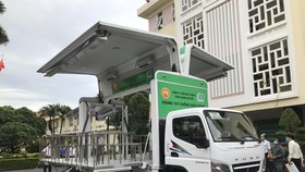 Xe tiêm chủng lưu động Công ty cổ phần chế biến gỗ Đức Thành trao tặng quận Gò Vấp