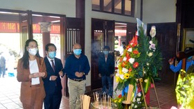 Dâng hương kỷ niệm 115 năm ngày sinh cố Thủ tướng Phạm Văn Đồng