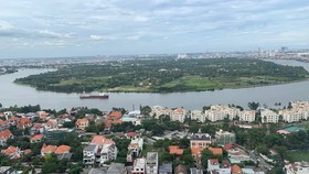 Một góc đô thị quận 2, TPHCM, bên sông Sài Gòn. Ảnh: HUY PHAN