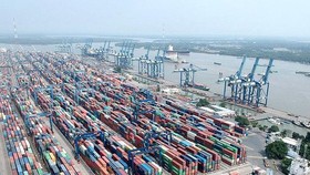 Hàng hóa xuất nhập khẩu tại Cảng Cát Lái, TPHCM. Ảnh: CAO THĂNG