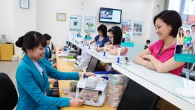 Tiếp tục giảm lãi suất, hỗ trợ tăng trưởng kinh tế