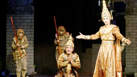 Sân khấu nhộn nhịp trở lại