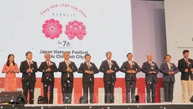 Khai mạc Lễ hội Nhật - Việt lần thứ 7 với chủ đề “Cùng nắm chặt tay nhau”. Ảnh: hcmcpv