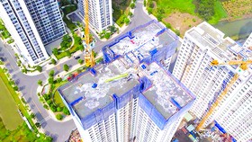 Cất nóc Tòa S6.01 VinHome Grand Park vượt tiến độ