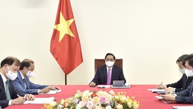 Thủ tướng Chính phủ Phạm Minh Chính điện đàm với Thủ tướng Thái Lan Prayut Chan-o-cha. Ảnh: VIẾT CHUNG