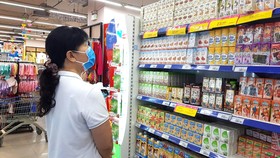 Nhiều sản phẩm giảm giá tại Co.opmart thu hút sự quan tâm của người tiêu dùng