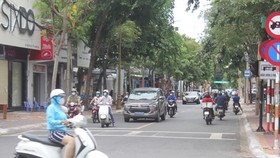 Vũng Tàu: Người dân tấp nập ra đường sau hơn 2 tháng ở nhà phòng dịch
