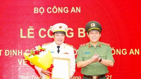 Đại tá Lâm Thành Sol (trái) giữ chức Giám đốc Công an tỉnh Sóc Trăng
